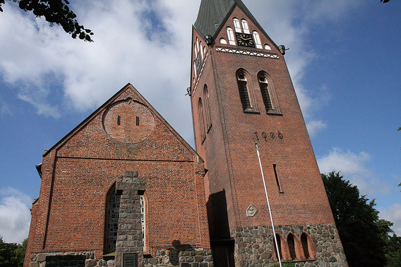 Die St.-Marienkirche in Sandesneben.