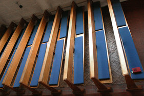 Sitzbänke in der St.-Marien-Kapelle Schönberg