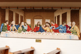 Wandteppich mit letztem Abendmahl in der St.-Marien-Kapelle in Schönberg