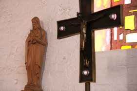 Das Altarkreuz der St.-Marien-Kirche Sandesneben