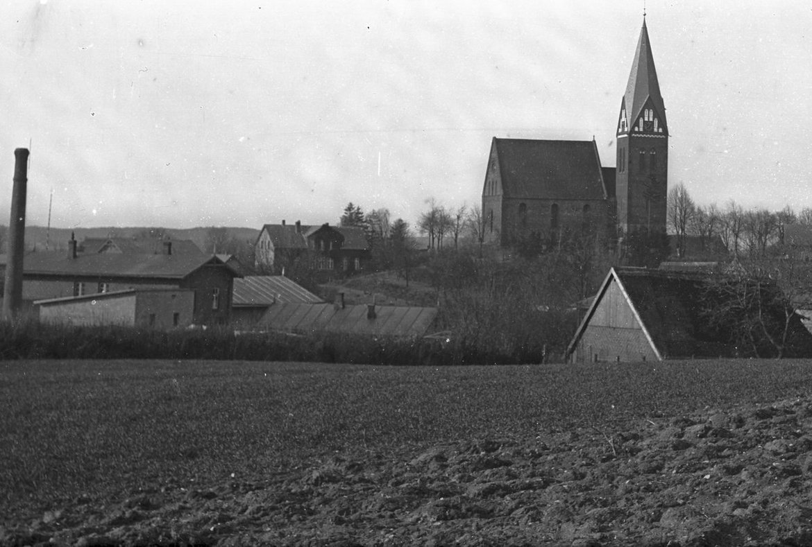 Historische Aufnahme einer Kirche.